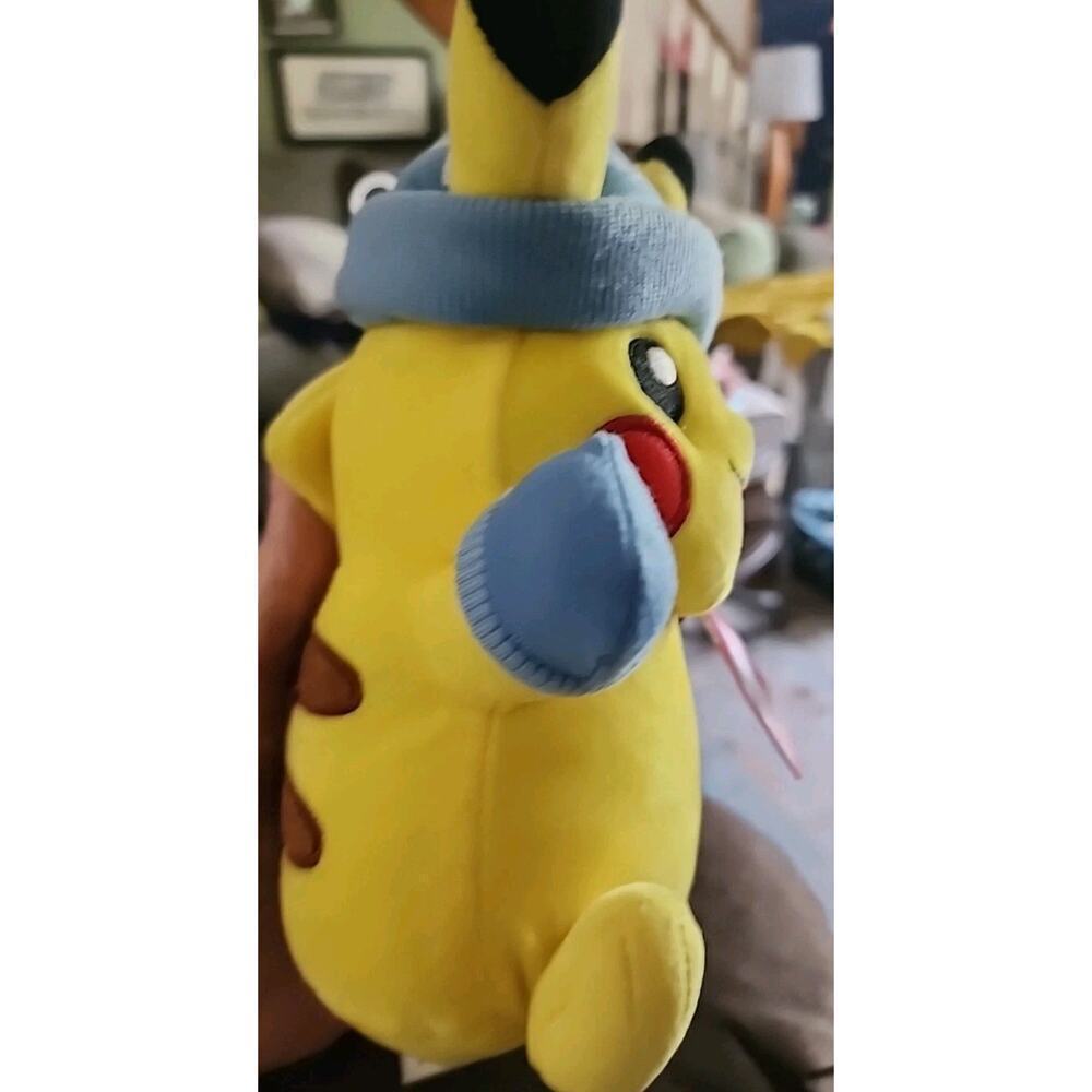 2022 Pokemon Nintendo Holiday Pikachu plush hat with mittens - Picture 6 of 6